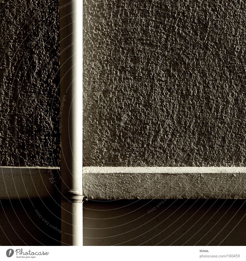HB09.1 - Raumklang Licht Schatten Handwerker Wasser Mauer Wand Stein Beton Metall dunkel hell grau schwarz Qualität Fallrohr Putz Mörtel Halterung Sanieren