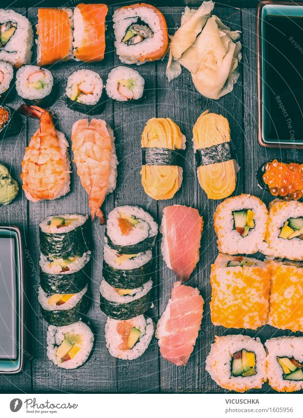 Sushi Menu Ernährung Asiatische Küche Schalen & Schüsseln Stil Design Gesunde Ernährung Tisch Restaurant retro Asien Japan Maki Speise Garnelen Set Auswahl