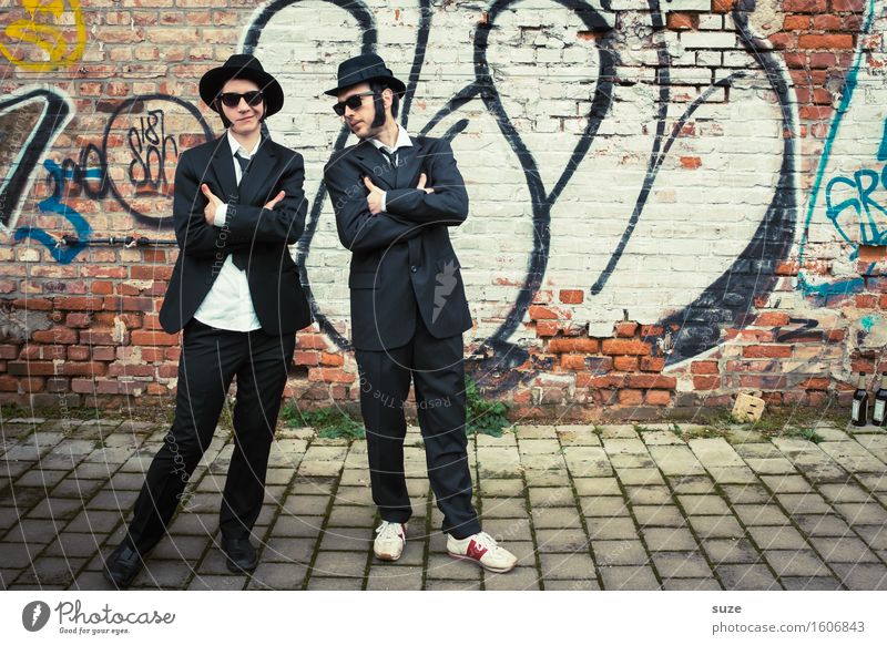 Remix | Blues Brothers Musik Karneval Mensch maskulin Mann Erwachsene Freundschaft Paar Schauspieler Kino Filmindustrie Video Anzug Sonnenbrille Hut Bekanntheit