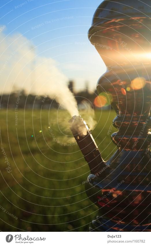 Entspannung kann man in der Pfeife rauchen Wasserpfeife Rauchen Tabakwaren Erholung Gegenlicht Schönes Wetter Wolkenloser Himmel Unbekümmertheit Feierabend