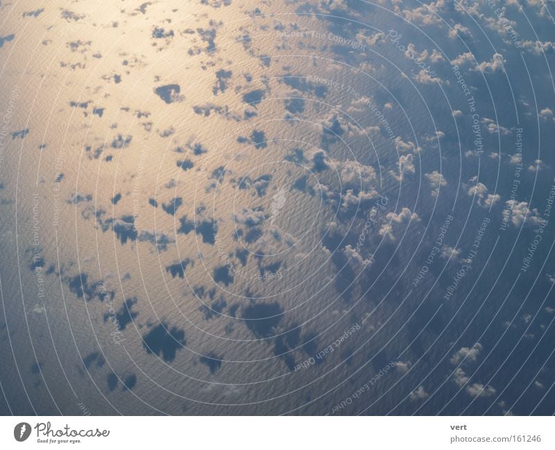 TPE-FRA fliegen Wolken Meer Himmel über den Wolken Vogelperspektive hoch Ferne Sonnenuntergang Schatten Licht ruhig Menschenleer blau Natur Freiheit Luftverkehr