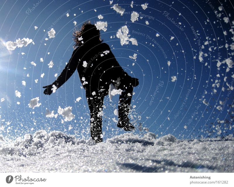SCHNEEMANN Schnee Schneefall Mann Flocke Freude Winter Sonne Licht Schatten Himmel weiß blau kalt Bewegung