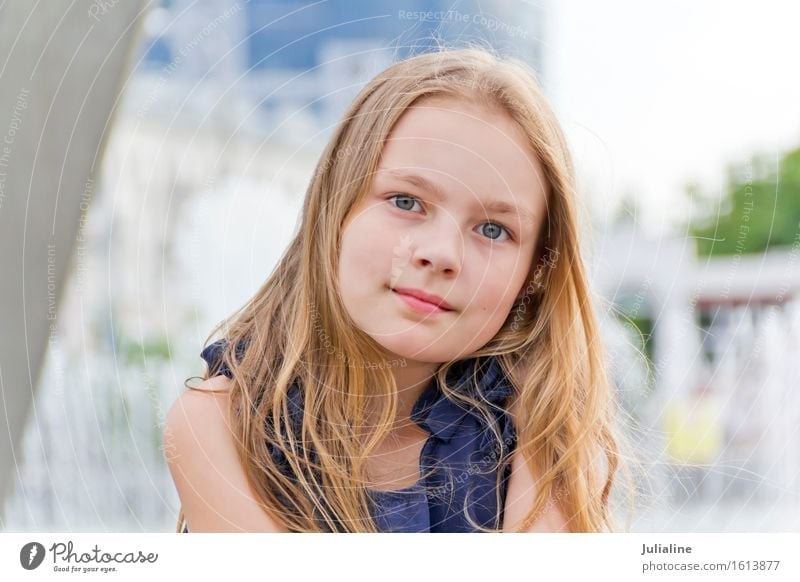 Portrait von süßen Mädchen Kind Schulkind Frau Erwachsene Kindheit 1 Mensch 3-8 Jahre 8-13 Jahre blond niedlich blau weiß Vorschulkind jung Dame 7 Kaukasier