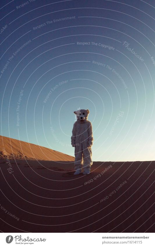 Freund Eisbär Kunst Kunstwerk ästhetisch Bär Wüste Klimawandel Irritation verirrt Kostüm verrückt Fell verkleidet Einsamkeit außerirdisch Erde Planet