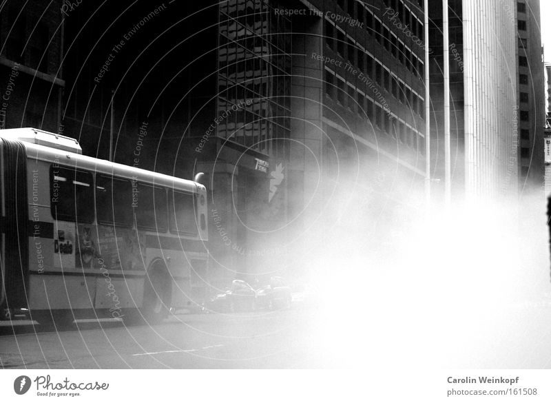 Steam. Wasserdampf Gully New York City Manhattan Wall Street Financial District Amerika Bus Haus Rauch Nebel USA