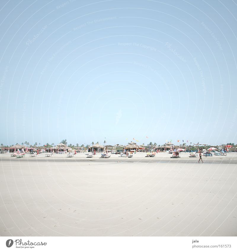 beach huts & sun beds Wasser Meer Strand Palme Ferien & Urlaub & Reisen Reisefotografie blau Sand hell Indien Hütte Sonnenschirm Liegestuhl Mensch Küste