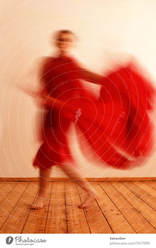 Olé Kunst Tanzen Bewegung ästhetisch sportlich außergewöhnlich rot Tuch Stierkampf Arena Stierkämpfer Freude Brand Spanien ole Frau elegant würdevoll weich