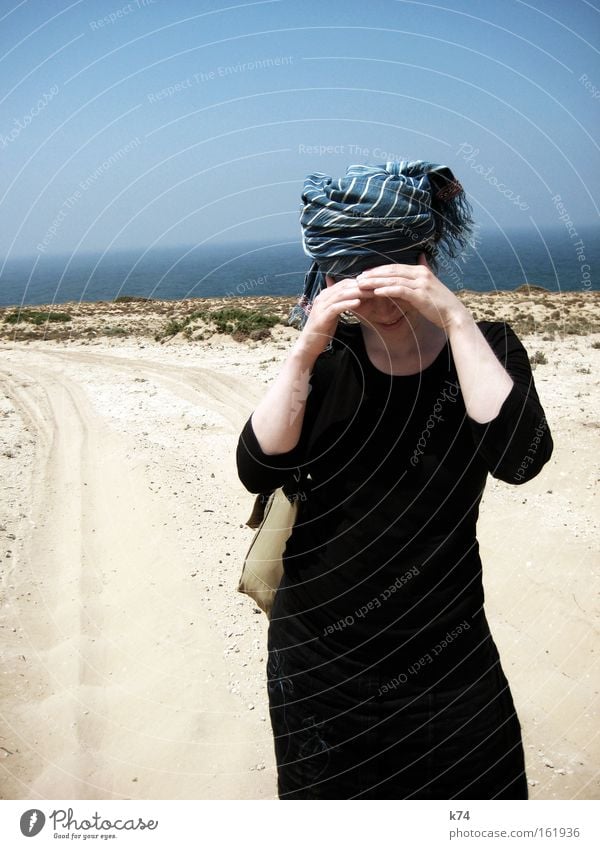 Imesouane Wärme heiß Schutz Schatten Durst Ferien & Urlaub & Reisen Reisefotografie Afrika Marokko Kopftuch Kopfbedeckung Schal Turban Sand Sommer Strand Küste