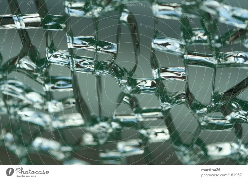 Zellverbund Farbfoto Gedeckte Farben Nahaufnahme Makroaufnahme abstrakt Strukturen & Formen Reflexion & Spiegelung Fenster Glas kaputt grau grün kalt Misserfolg