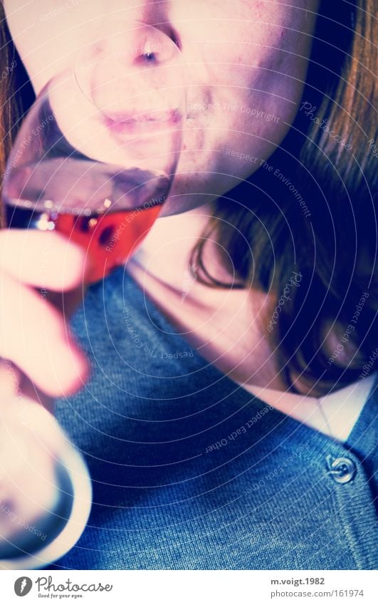 Prost Sekt Cocktail trinken Getränk Alkohol Frau Student genießen Feierabend Afterhour Glas Kosten happy hour