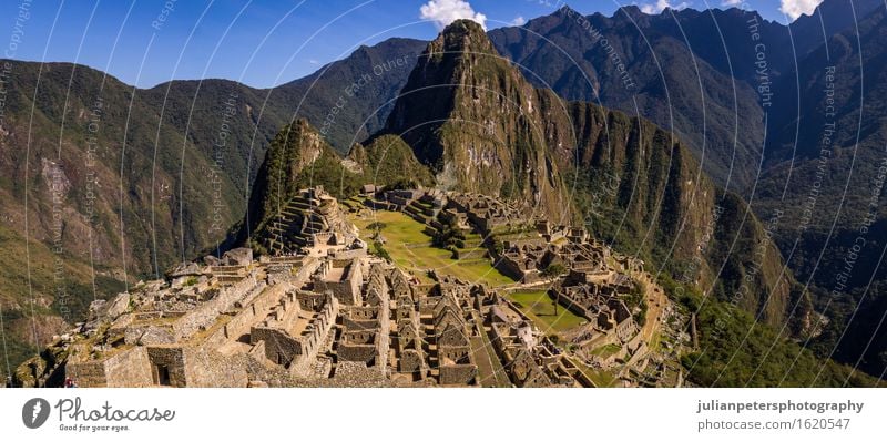 Die Inkastadt Machu Picchu Ferien & Urlaub & Reisen Tourismus Berge u. Gebirge Kultur Natur Landschaft Erde Himmel Wolken Felsen Stadt Ruine Terrasse Straße
