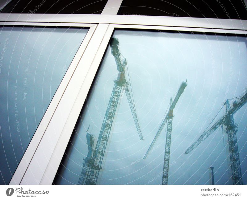 Bau auf, bau auf Kran Baustelle Industriefotografie Reflexion & Spiegelung Fenster Fensterscheibe Scheibe Glas Architektur Himmel turmdrehkran