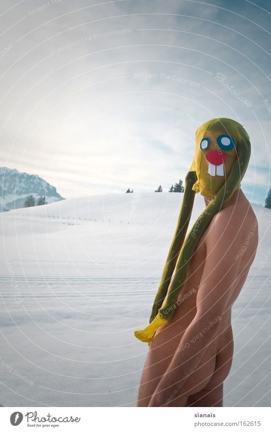 Mein Name ist Hase Ostern Osterhase Maske verkleiden Hase & Kaninchen Strumpfhose Surrealismus Comic lustig verrückt Schnee Alpen nackt Hinterteil Gesäß