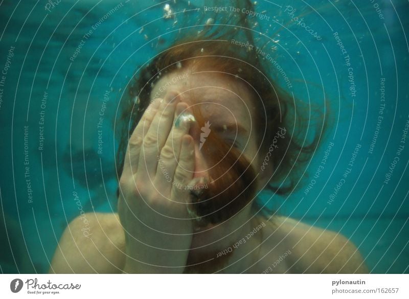 Mit dem Zweiten sieht man auch nix! Unterwasseraufnahme Schwimmbad tauchen blau Haare & Frisuren ertrinken Luft Meer Ferien & Urlaub & Reisen Nixe Wasser Neptun