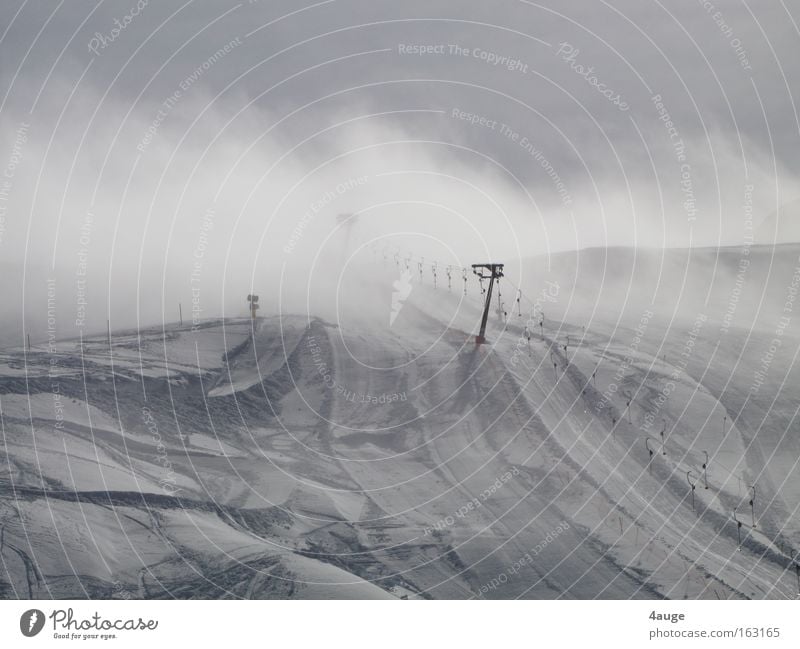 Schlepper ins Nirvana ziehen Skilift Schnee Dolomiten Südtirol Winter Skipiste Berge u. Gebirge Tellerlift Skigebiet Schlepplift leer Außenaufnahme Wolken