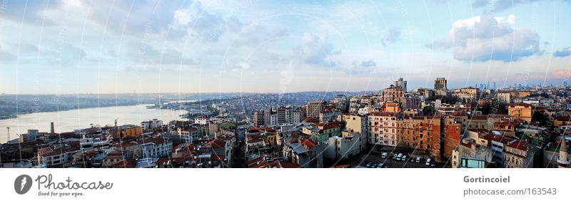 Bunte Aussicht Himmel Wolken Schönes Wetter Meer Istanbul Türkei Europa Stadt Stadtzentrum Haus Hochhaus Hafen Gebäude Sehenswürdigkeit historisch modern