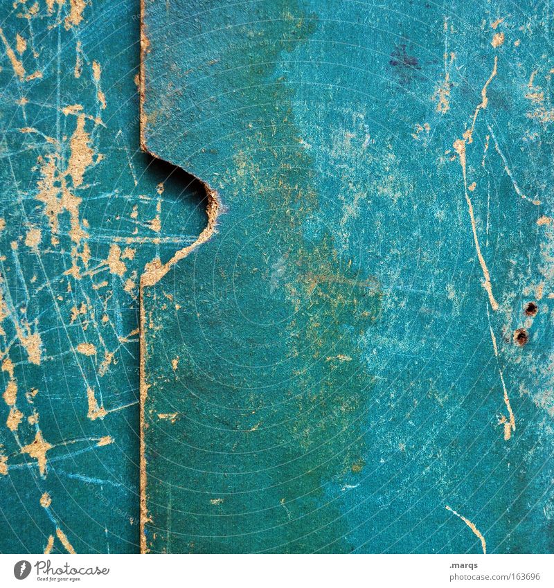 Angefressen Holz alt dreckig grün zerkratzen Kratzer Strukturen & Formen kaputt Oberflächenstruktur türkis verwittert Macht feucht Farbfoto Außenaufnahme