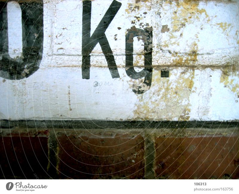 Fotonummer 118118 0 Kilogramm kg Ziffern & Zahlen Zeichen Hinweis Mauer alt abgerockt used Punkt