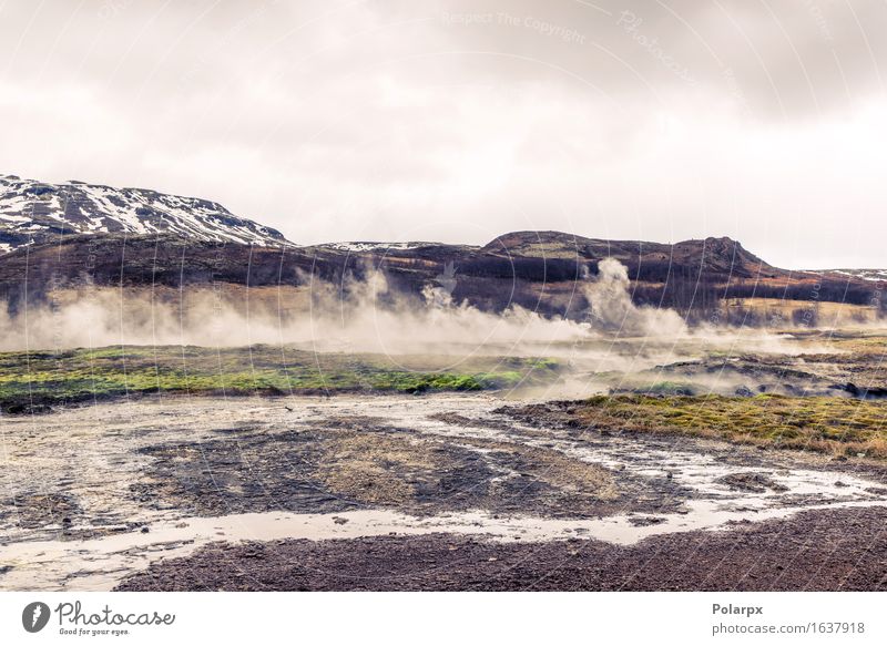 Kochender Fluss in einer Landschaft von Island im wolkigen Wetter Ferien & Urlaub & Reisen Tourismus Insel Berge u. Gebirge Natur Erde Himmel Wolken Nebel Hügel