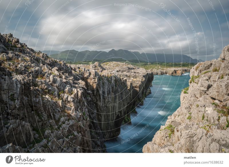 Asturien Natur Landschaft Wasser Himmel Wolken Sommer Wetter Schönes Wetter Hügel Felsen Berge u. Gebirge Schlucht Wellen Küste Bucht Fjord Riff Meer gigantisch