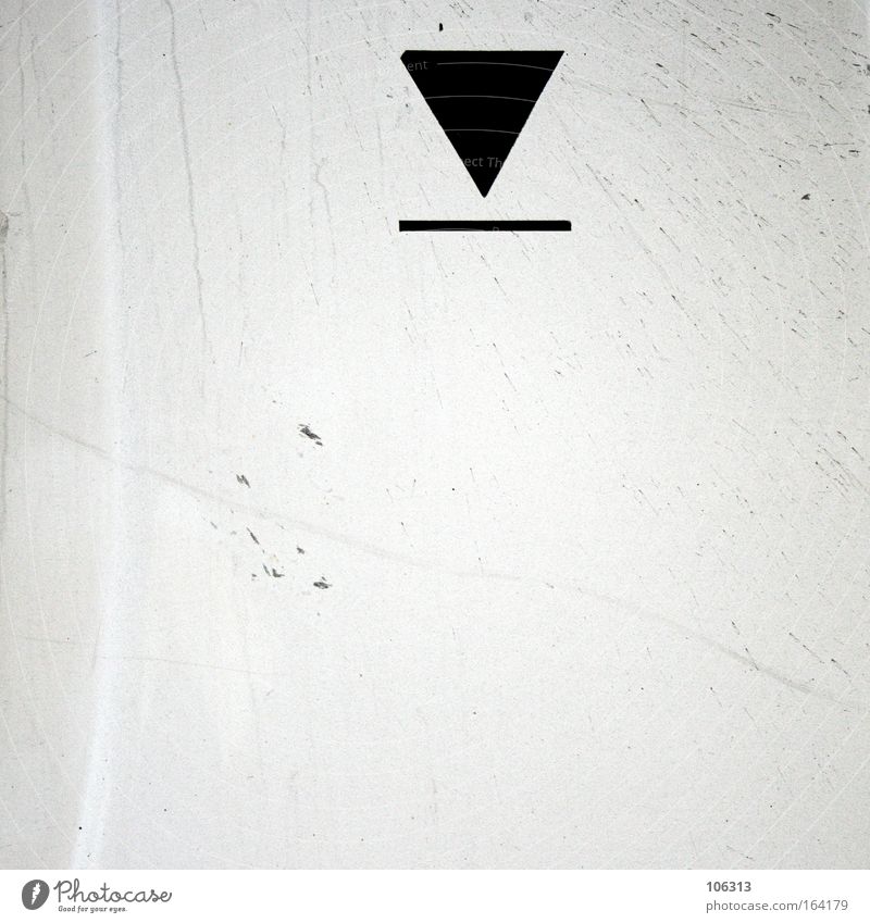 Fotonummer 117080 Pfeil Symbole & Metaphern Grafik u. Illustration weiß schwarz Kontrast farblos dreckig Metall Linie anzeige Bedeutung Geometrie Spitze