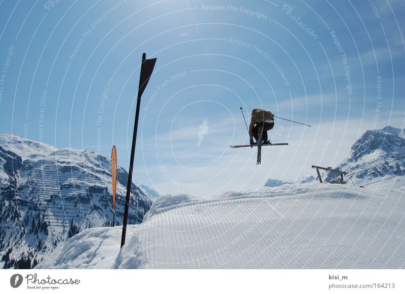 ski-cross Stil Freude Freizeit & Hobby Winter Schnee Winterurlaub Berge u. Gebirge Sport Wintersport Sportler Skifahren Skier Skipiste Himmel Sonnenlicht