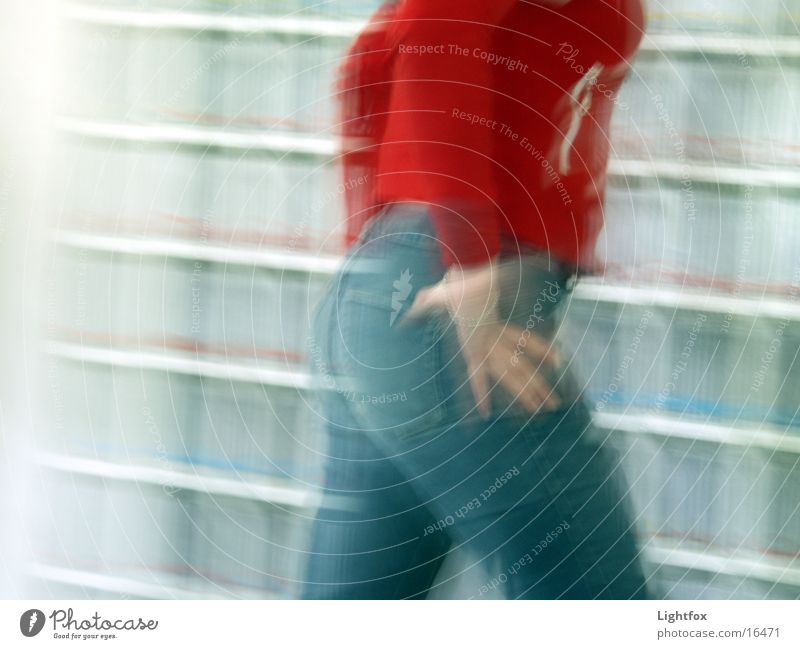 Na du Hintern Geschwindigkeit Unschärfe Regal Frau Gesäß rot rotes teil Jeanshose Mensch Verzerrung laufen