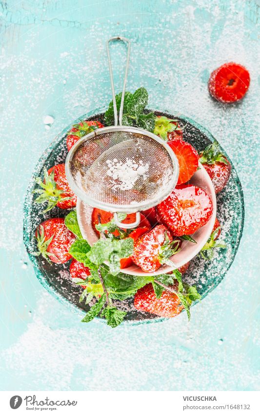 Erdbeeren mit Puderzucker Lebensmittel Frucht Dessert Süßwaren Ernährung Bioprodukte Vegetarische Ernährung Teller Schalen & Schüsseln Stil Design