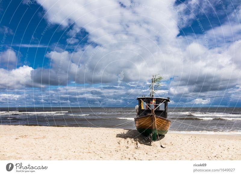 Fischerboot in Ahlbeck auf der Insel Usedom Ferien & Urlaub & Reisen Tourismus Strand Meer Natur Landschaft Sand Wasser Wolken Küste Ostsee Wasserfahrzeug blau
