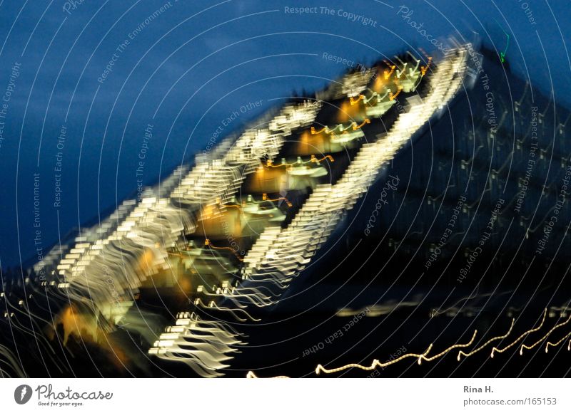 Blaue Stunde am Hamburger Hafen Farbfoto mehrfarbig Außenaufnahme Experiment abstrakt Menschenleer Textfreiraum oben Dämmerung Reflexion & Spiegelung
