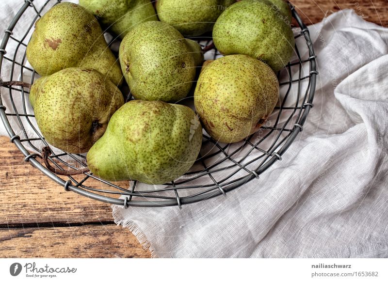 Stillleben mit der Birnen Lebensmittel Frucht Bioprodukte Vegetarische Ernährung Diät Schalen & Schüsseln Korb Snowboard Holz Metall Linie Tuch Textilien