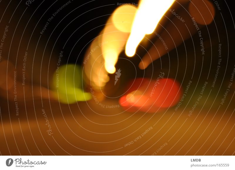 ..o00°°o Farbfoto Außenaufnahme Experiment abstrakt Textfreiraum unten Nacht Kunstlicht Licht Kontrast Langzeitbelichtung Bewegungsunschärfe Verkehr fahren gelb