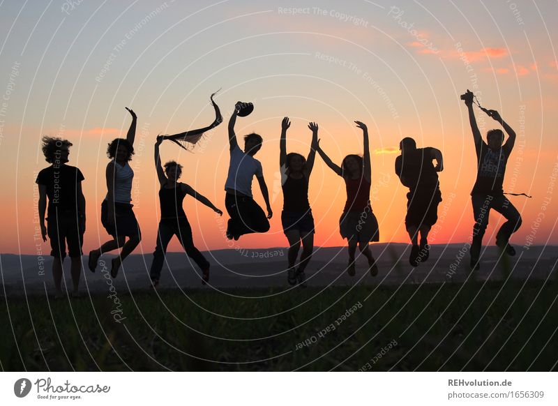 1...2...3... hoch! Gesundheit sportlich Fitness Mensch feminin Freundschaft Menschengruppe 18-30 Jahre Jugendliche Erwachsene Umwelt Natur Landschaft Wiese Feld