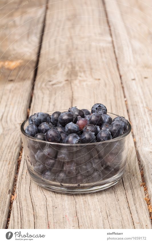 Klarglasschüssel reife Blaubeeren Lebensmittel Frucht Ernährung Essen Frühstück Picknick Bioprodukte Vegetarische Ernährung Diät Schalen & Schüsseln schön