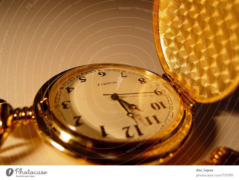 golden_times_1 Taschenuhr Zeit Ziffern & Zahlen Sekundenzeiger Klappe Vergänglichkeit Licht Nostalgie Muster Uhr Dinge Stimmung Schatten Kette Detailaufnahme