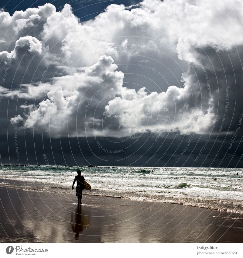 Perfekter Sturm Farbfoto Gedeckte Farben Außenaufnahme Lichterscheinung Strand Mensch Umwelt Natur Landschaft Urelemente Sand Wasser Himmel Wolken