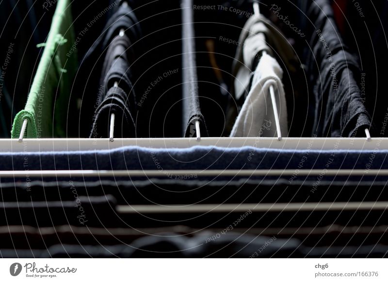 Kleine Wäsche Farbfoto Gedeckte Farben Nahaufnahme Detailaufnahme Strukturen & Formen Menschenleer Tag Schatten Schwache Tiefenschärfe Zentralperspektive