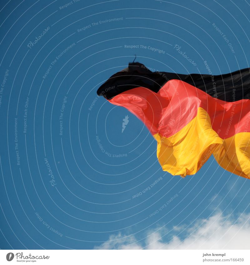 sie zogen aus mit bunten wimpeln Farbfoto mehrfarbig Außenaufnahme Menschenleer Textfreiraum links Textfreiraum oben Textfreiraum unten Deutscher Bundestag