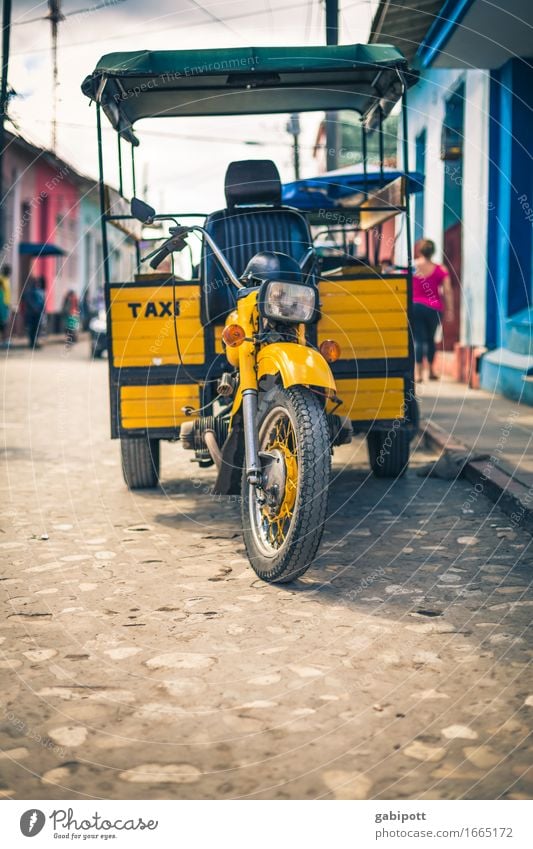 taxi cubano Kuba Trinidad Stadt Stadtzentrum Verkehr Verkehrsmittel Verkehrswege Straße Wege & Pfade Taxi Anhänger Motorrad Lastenfahrrad warten außergewöhnlich