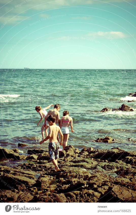baden! Farbfoto Außenaufnahme Textfreiraum oben Sonnenlicht Spielen Ferien & Urlaub & Reisen Tourismus Ausflug Sommer Sommerurlaub Strand Meer Mensch Kind