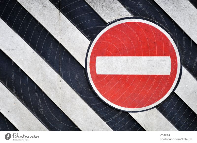 Stop Farbfoto Außenaufnahme Detailaufnahme Muster Totale Stil Design Verkehr Personenverkehr Straßenverkehr Zeichen Hinweisschild Warnschild Verkehrszeichen