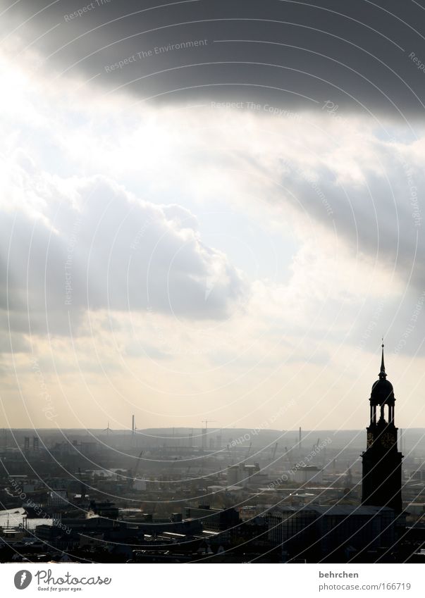 michel mein michel Farbfoto Außenaufnahme Menschenleer Reflexion & Spiegelung Sonnenlicht Sonnenstrahlen Gegenlicht Himmel Wolken Stadt Hafenstadt Stadtzentrum