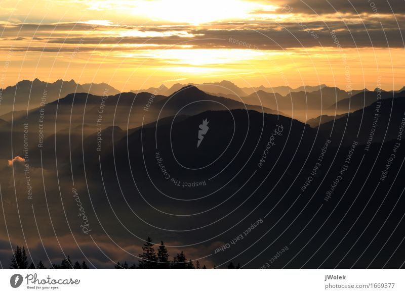 Sonnenaufgang in den Alpen Landschaft Himmel Wolken Sonnenuntergang Sonnenlicht Sommer Schönes Wetter Berge u. Gebirge Gipfel Bewegung wandern ästhetisch