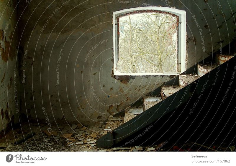 Zerfall Menschenleer Industrieanlage Fabrik Ruine Bauwerk Gebäude Mauer Wand Treppe Tür Stein Metall alt kaputt Vergänglichkeit Farbfoto Innenaufnahme