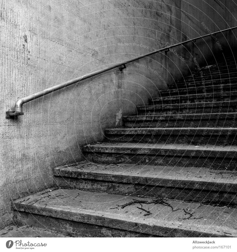 Stufen² Schwarzweißfoto Außenaufnahme Detailaufnahme Menschenleer Textfreiraum links Tag Schatten Kontrast Mauer Wand Treppe Traurigkeit Angst Treppengeländer