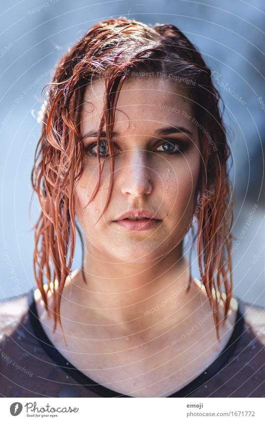 water feminin Junge Frau Jugendliche Gesicht 1 Mensch 18-30 Jahre Erwachsene schön nass Farbfoto Außenaufnahme Tag Schwache Tiefenschärfe Porträt
