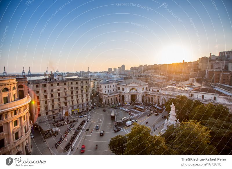 Genua Sunset I Stadt Hafenstadt Platz blau braun gelb gold grün orange weiß Italien Statue Fenster Sonnenuntergang Stimmung Himmel Romantik