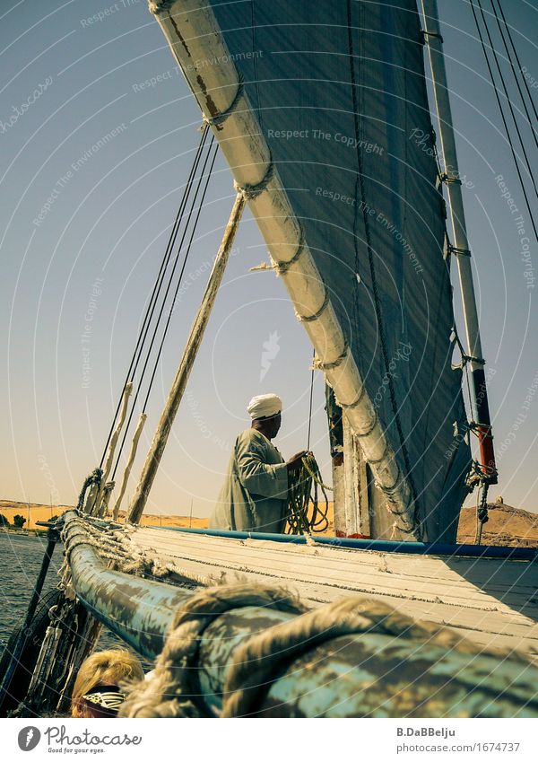 Felucke Ferien & Urlaub & Reisen Tourismus Ausflug Ferne Flussufer Wüste alt Nil Ägypten Assuan Feluke Bootsfahrt Segeln Segelboot Farbfoto Außenaufnahme