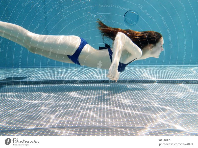 Mermaid II Leben harmonisch ruhig Schwimmbad Schwimmen & Baden Freizeit & Hobby feminin Junge Frau Jugendliche Körper 1 Mensch 13-18 Jahre Wasser Sommer Bikini