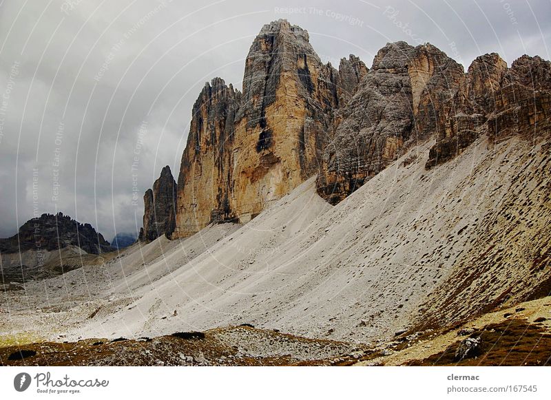 drei zinnen Farbfoto Außenaufnahme Menschenleer Tag Natur Landschaft Felsen Alpen Berge u. Gebirge Gipfel Wege & Pfade Ferne